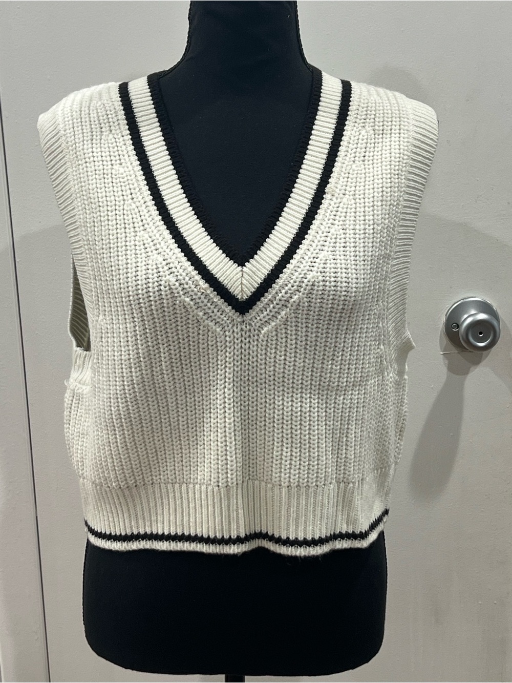 Hm white and black sweater vest